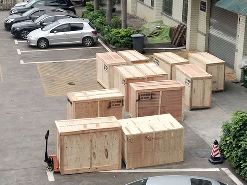 定制型金屬檢測儀裝箱發(fā)貨